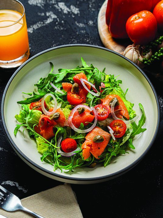 Shrimp salad with rocket