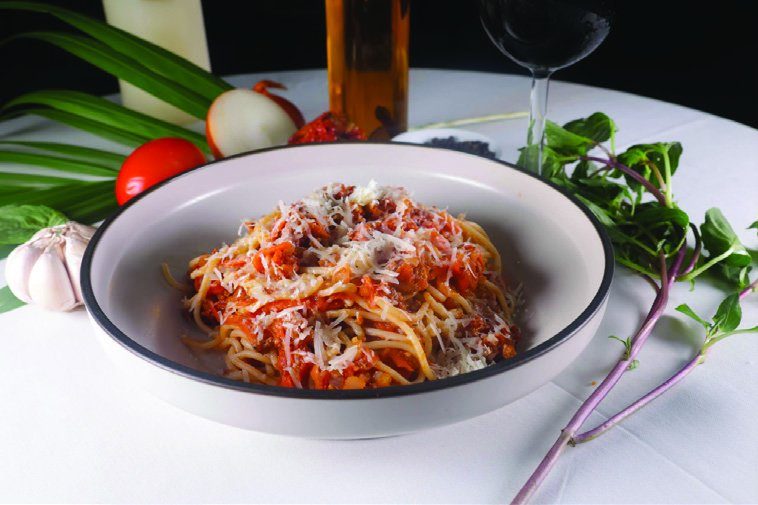 Spaghetti bolognese with basil