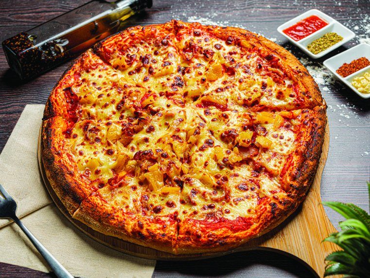 Ham and cheese pizza